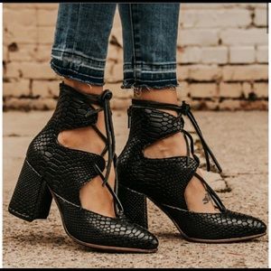 Freebird NEW Joyce Black Snakeskin Bootie Sz 11